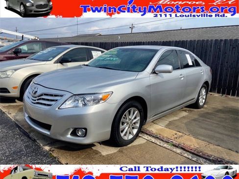 Used 2011 Toyota Camry XLE w/ XLE Extra-Value Pkg #1 FWD image 1
