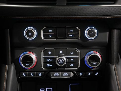 Used 2024 GMC Yukon AT4 w/ AT4 Premium Plus Package image 14