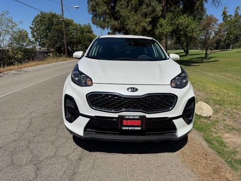 Used 2022 Kia Sportage LX image 3