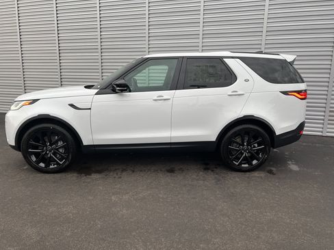 New 2026 Land Rover Discovery S image 2