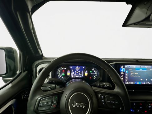 Used 2024 Jeep Wrangler Unlimited AWD/4WD image 7