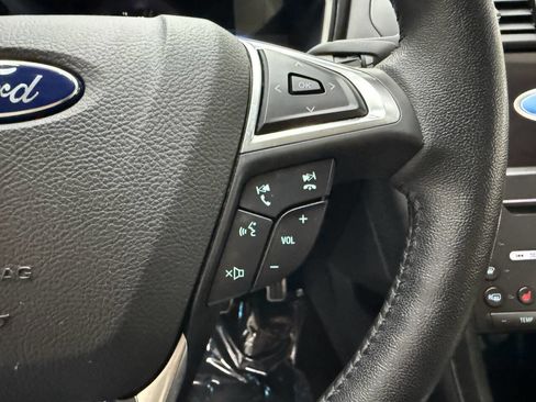 Used 2018 Ford Fusion Titanium FWD image 23