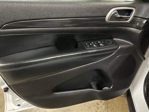 Used 2019 Jeep Grand Cherokee Laredo w/ Security & Convenience Group image 21