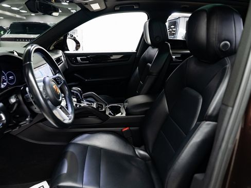 Used 2019 Porsche Cayenne image 19