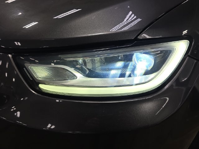 Used 2023 Chrysler Pacifica Touring-L FWD image 33