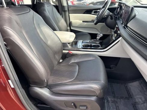 Used 2022 Kia Carnival SX image 8