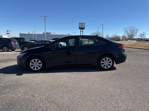 Used 2025 Toyota Corolla LE image 4