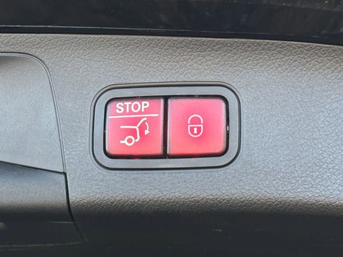 Used 2025 Mercedes-Benz GLA 250 4MATIC image 23