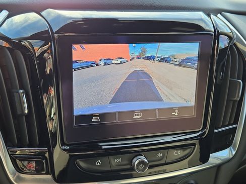 Used 2023 Chevrolet Traverse LT image 18