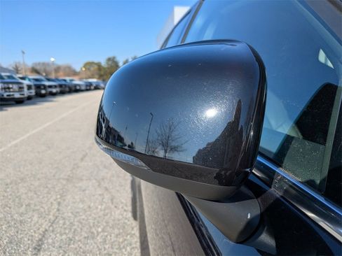 Certified 2025 Volvo XC40 B5 Plus image 12