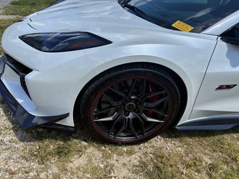 Used 2023 Chevrolet Corvette Z06 w/ Z07 Performance Package RWD image 5