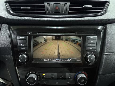 Used 2018 Nissan Rogue S image 23