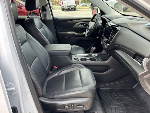 Used 2020 Chevrolet Traverse LT w/ Driver Confidence II Package image 9