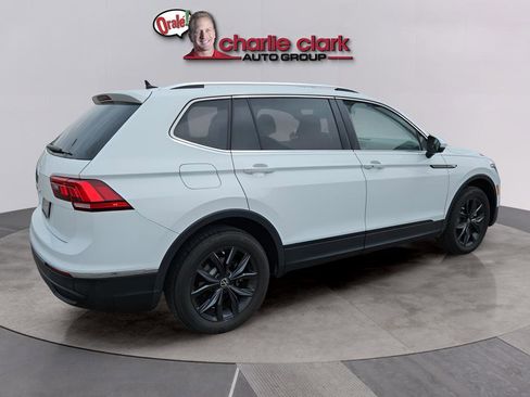 Used 2024 Volkswagen Tiguan SE image 6
