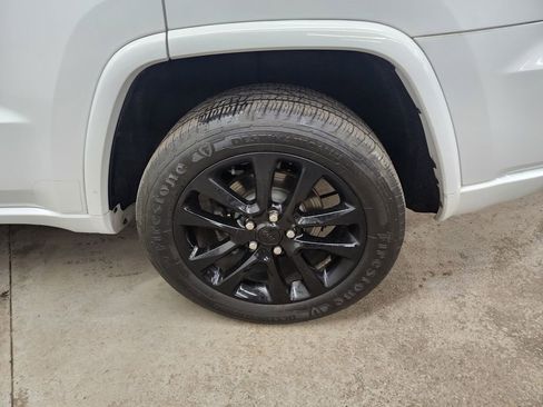 Used 2019 Jeep Grand Cherokee Altitude image 37