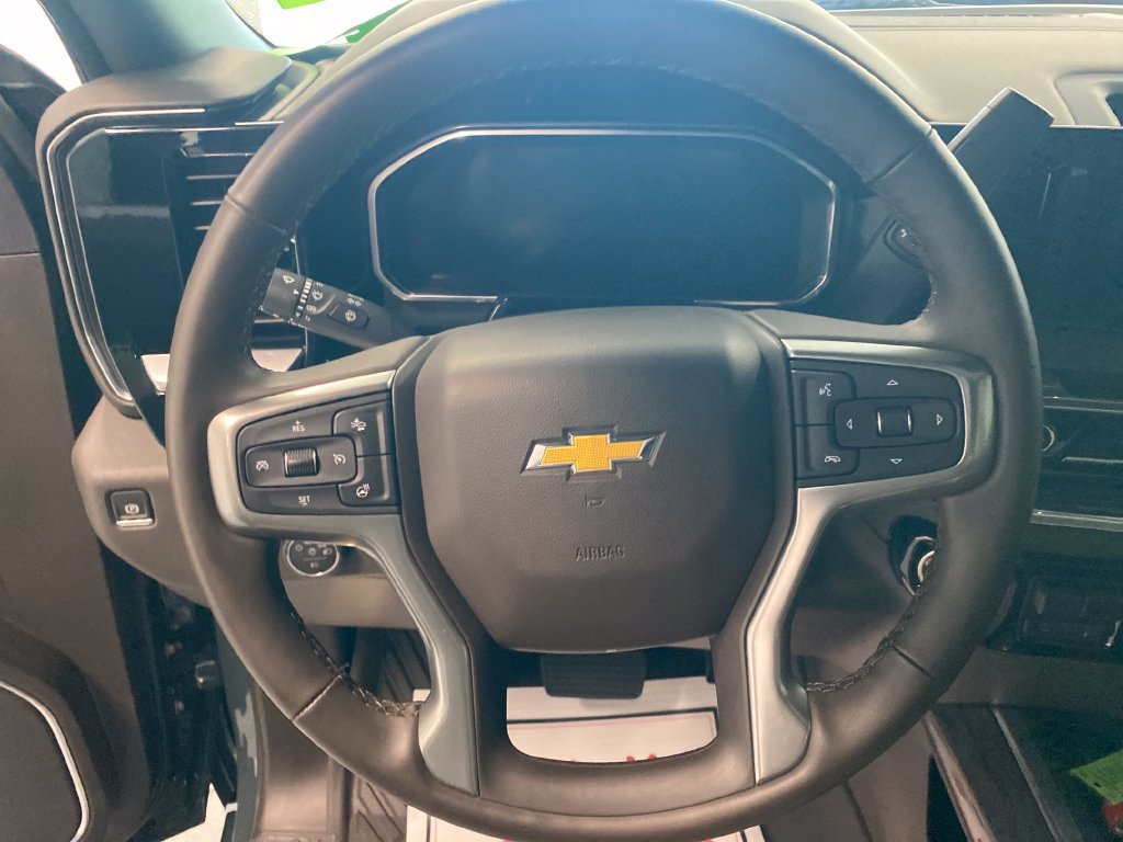 Used 2026 Chevrolet Silverado 2500 LTZ w/ LTZ Convenience Package AWD/4WD image 18