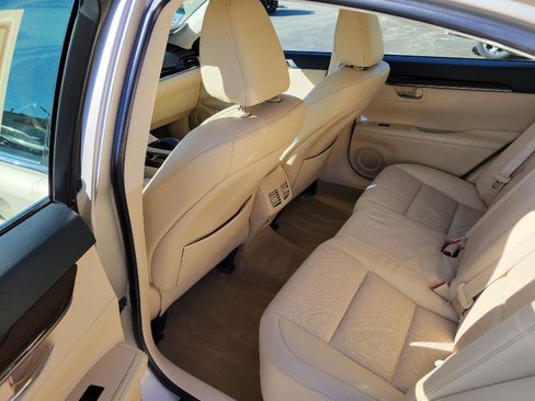 Used 2013 Lexus ES 350 w/ Luxury Pkg image 6