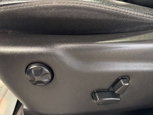 Used 2019 Jeep Grand Cherokee Limited w/ Luxury Group II AWD/4WD image 24