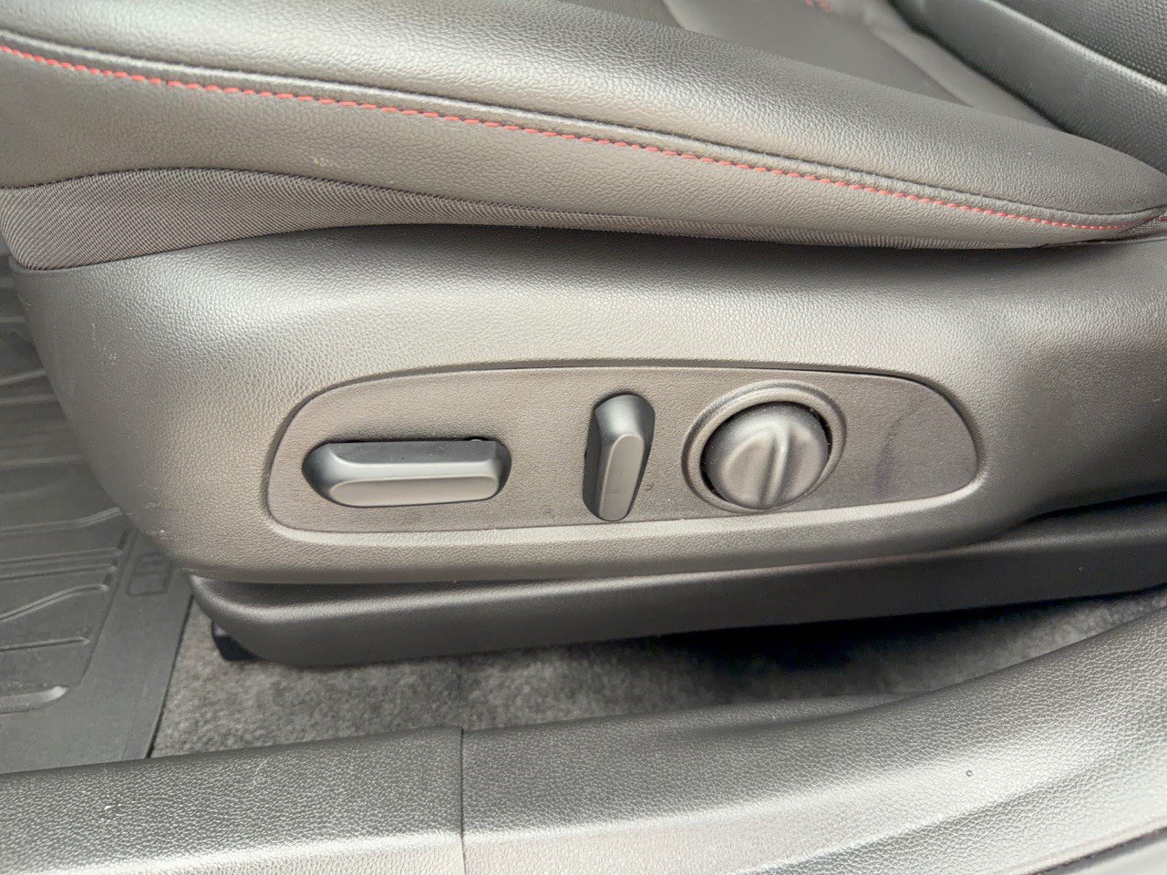 Certified 2026 Chevrolet Trax RS w/ Sunroof Package FWD image 16