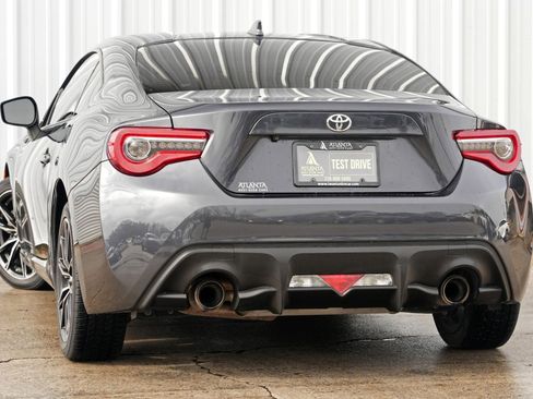 Used 2017 Toyota 86 image 5
