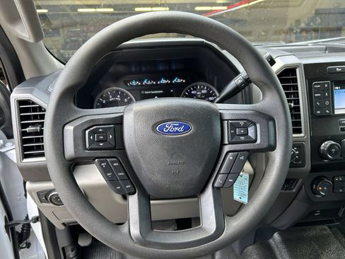 Used 2022 Ford F250 XL w/ Power Equipment Group AWD/4WD image 4