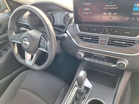 Used 2025 Nissan Altima 2.5 SV w/ SV Premium Package image 32