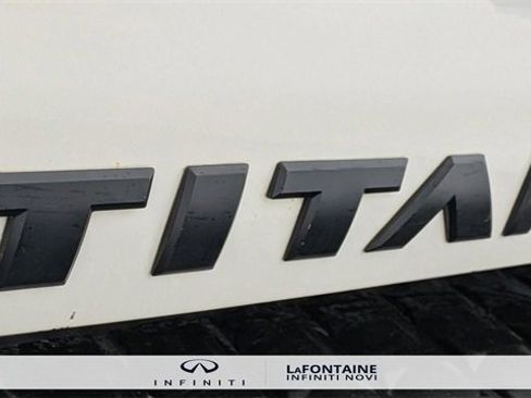 Used 2019 Nissan Titan SV w/ SV Convenience Package image 10