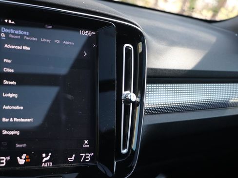 Used 2019 Volvo XC40 T5 R-Design image 16