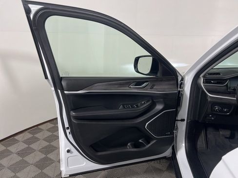 Certified 2021 Jeep Grand Cherokee L Limited image 9