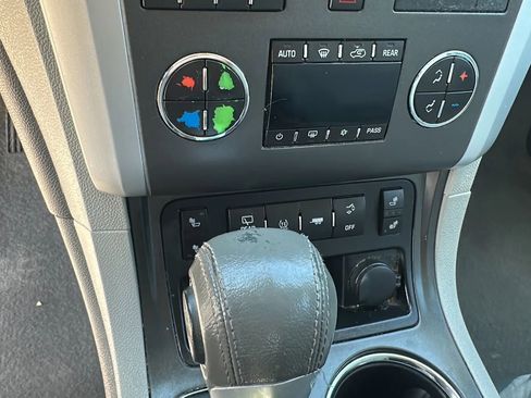 Used 2012 Chevrolet Traverse LT image 22