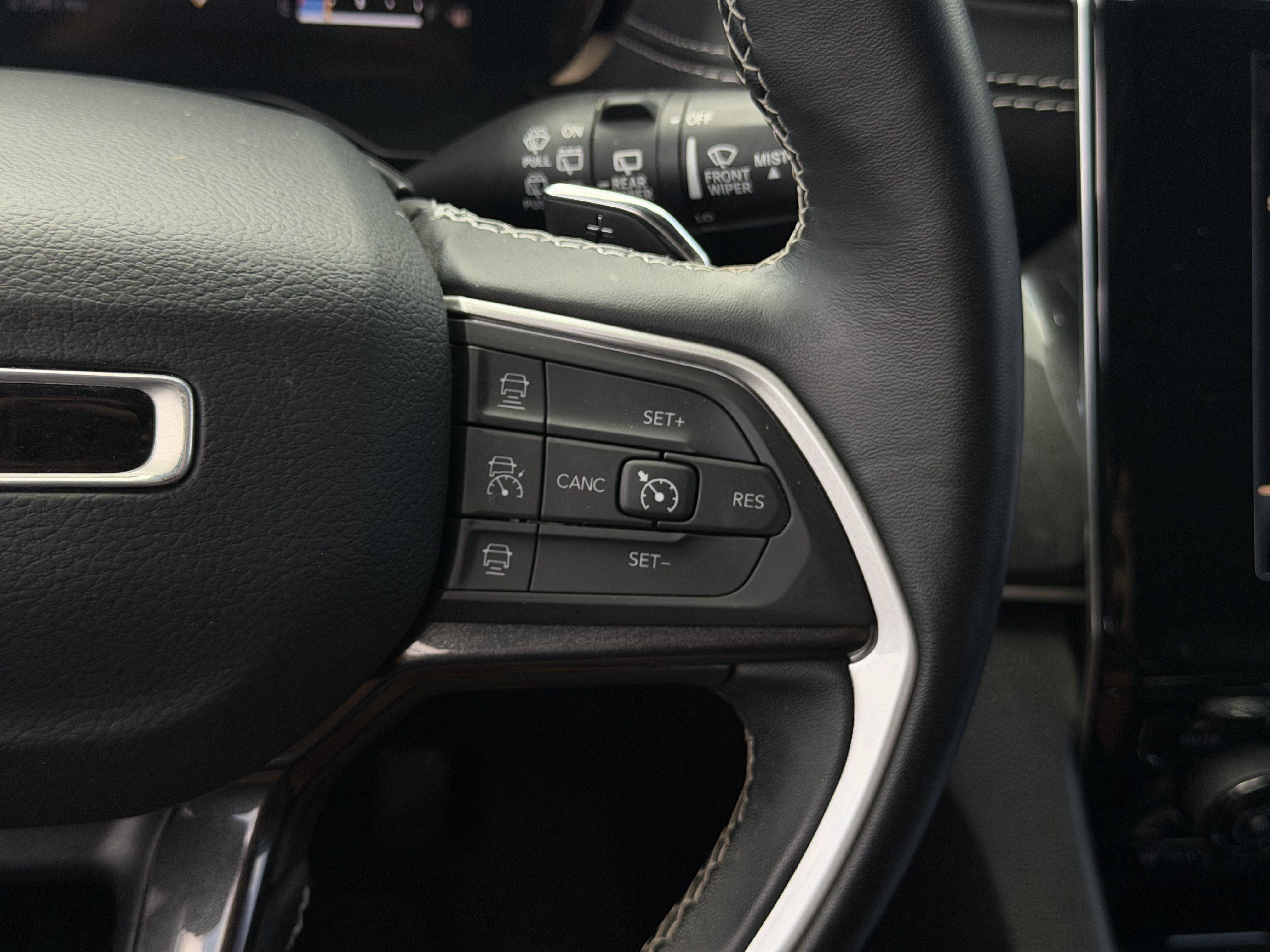 Used 2022 Jeep Grand Cherokee L Laredo w/ Luxury Tech Group I RWD image 19