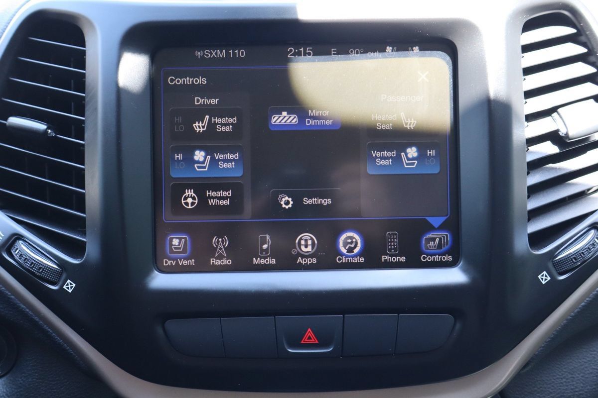 Used 2014 Jeep Cherokee Limited w/ Luxury Group AWD/4WD image 20
