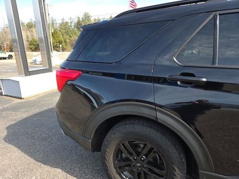 Used 2022 Ford Explorer XLT image 31