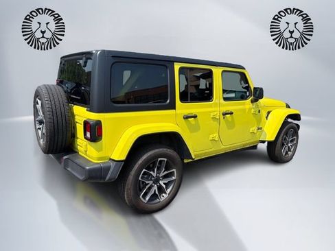 Used 2024 Jeep Wrangler Unlimited AWD/4WD image 6
