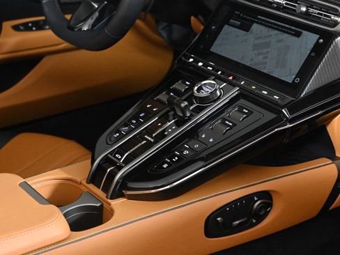 Used 2026 Aston Martin V8 Vantage Roadster image 25