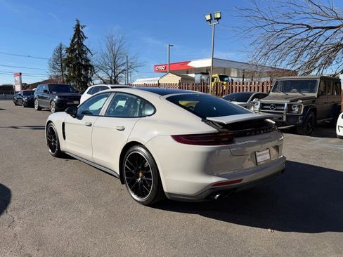 Used 2018 Porsche Panamera 4S image 4