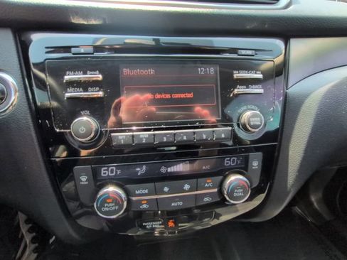Used 2015 Nissan Rogue SV AWD/4WD image 29