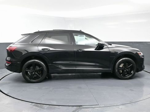 Used 2019 Audi e-tron Prestige w/ Prestige Package image 8