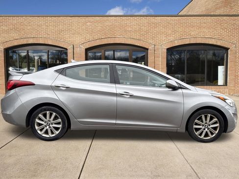 Used 2015 Hyundai Elantra SE w/ Option Group 03 image 2
