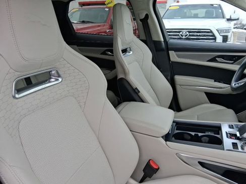 Used 2023 Jaguar F-PACE R-Dynamic S AWD/4WD image 12