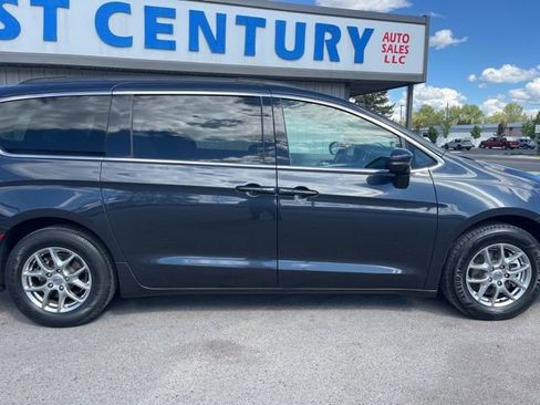 Used 2021 Chrysler Pacifica Touring FWD image 14
