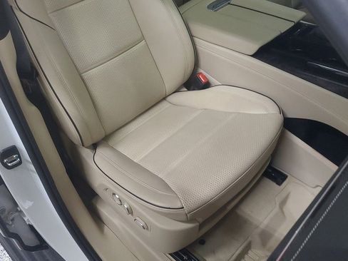 Used 2023 Cadillac Escalade Premium Luxury w/ Performance Package image 19