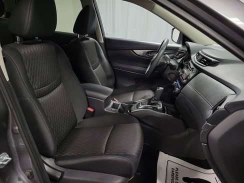 Used 2017 Nissan Rogue SV image 25