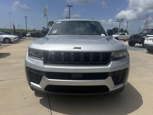 New 2026 Jeep Grand Cherokee Altitude RWD image 2