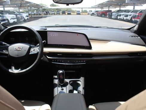 Used 2024 Cadillac XT4 Premium Luxury w/ Active Safety Package FWD image 20