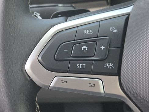 Used 2025 Volkswagen Atlas SE image 11