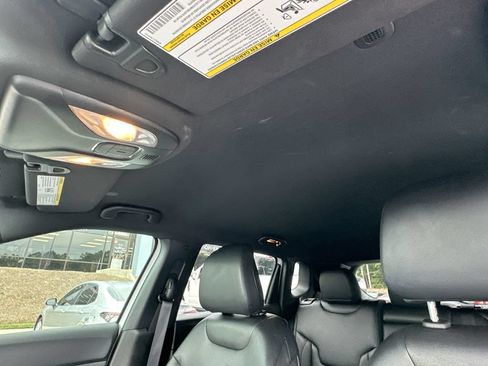 Used 2024 Jeep Compass Latitude AWD/4WD image 11