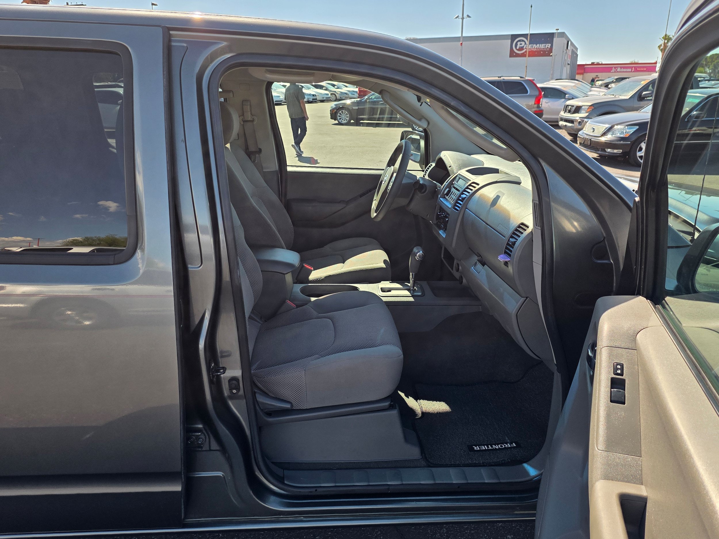 Used 2007 Nissan Frontier SE w/ SE Value Truck Pkg RWD image 23