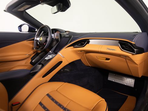 Certified 2025 Ferrari Roma Spider RWD image 33
