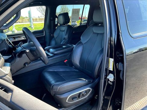 Used 2024 Jeep Wagoneer L Series II w/ Flexible Seating Group AWD/4WD image 21